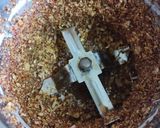 A picture of step 4 of Coconut+lasun chutney.