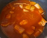 Foto del paso 4 de la receta: Chuletas de cerdo al guajillo con papas