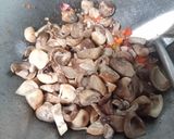 Foto langkah ke 3 dari resep Oseng Pedas Jamur Sawit.