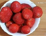 A picture of step 1 of Strawberry with Fresh Cream.