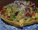 Foto del paso 4 de la receta: Ensalada de palta en canastilla de parmesano
