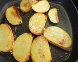 Foto del paso 5 de la receta: Albondigones de bonito con judías salteadas y patatas