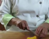 Foto del paso 1 de la receta: Ensalada de espinaca ¡No lo tires!