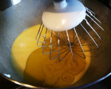Foto del paso 2 de la receta: Bizcocho con queso, yogur y avellanas