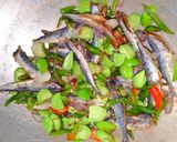 Foto langkah ke 3 dari resep Tumis ikan asin rebus+pete.