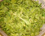 A picture of step 1 of Chanay ki dal palak.