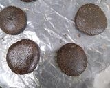 A picture of step 4 of Choco Oats Cashew cookies.
