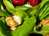 Lechuga viva con frambuesa y nueces