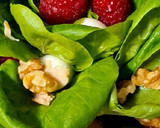 Foto del paso 2 de la receta: Lechuga viva con frambuesa y nueces