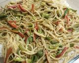 A picture of step 6 of Singaporian rice.