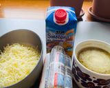 Sajtkrémleves kolbász chipssel recept fázis 1 fotója