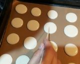 Foto langkah ke 7 dari resep Macaron Dengan Tepung Terigu dengan metode Swiss meringue.