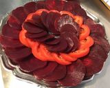Une image de l'étape 4 de Salade de betteraves rouges et tomates au fromage frais.