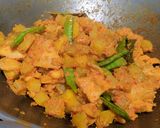 Foto langkah ke 7 dari resep Sambel goreng kentang dan rambak.