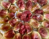 Une image de l'étape 3 de Tarte figues, chèvre et pignons.