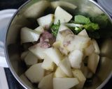 A picture of step 1 of Healthy green juice.