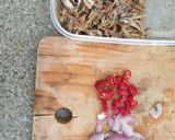 Foto langkah ke 2 dari resep Teri goreng cabe.