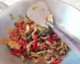 Foto langkah ke 3 dari resep Oseng usus pedas manis.