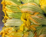 Foto del paso 5 de la receta: Flores de zapallo con relleno multicolor al horno