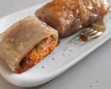 Foto del paso 6 de la receta: Rollitos de salmón y pisto en papel de arroz