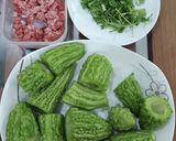 Hình bước làm 1 của món Canh khổ qua nhồi thịt...mát lành cho ngày nắng