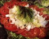 Une image de l'étape 8 de Salade de chêne rouge aux tomates, endives, sardines et feta.