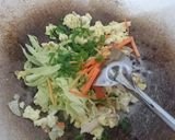 Foto langkah ke 3 dari resep 7. Bihun Goreng Sederhana.