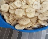 Foto langkah ke 1 dari resep Keripik pisang manis madu.