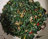 Foto langkah ke 3 dari resep Oseng daun pepaya.