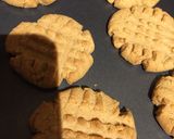 A picture of step 4 of Peanut butter and chocolate cookies.