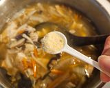 A picture of step 5 of Taiwanese Spicy & Sour Soup.
