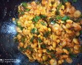 ग्रीन कांदा व करंदी फ्राय (green onion karandi fry recipe in marathi) रेसिपी स्टेप 4 फोटो 