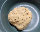 Foto langkah ke 5 dari resep Biji ketapang wijen hitam.