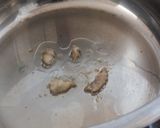 Csirkeaprólék leves - csirkelábból és farhátból recept fázis 3 fotója
