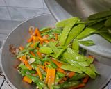 Foto langkah ke 5 dari resep Tumis buncis kapri wortel telur.
