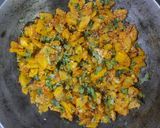 आलू के चिप्स की ड्राई सब्जी (aloo ke chips ki dry sabzi recipe in Hindi) रेसिपी चरण 3 फोटो