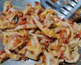 Foto langkah ke 3 dari resep Tumis Jamur Daun Jeruk.