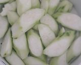 Foto langkah ke 1 dari resep Sayur oyong bening simple.