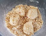 A picture of step 6 of Mochi with ground peanuts.