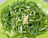 Foto langkah ke 1 dari resep Kacang panjang tumis bumbu ebi.