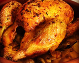 Foto del paso 4 de la receta: Pollo de corral al horno con hierbas aromáticas y achiote