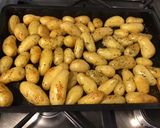 Une image de l'étape 4 de Pommes grenaille rôties à la graisse de canard et herbes du maquis.
