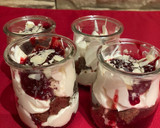Foto del paso 7 de la receta: Crema de queso con reducción de frutos rojos y crumble de chocolate