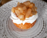 Foto del paso 4 de la receta: Berlina con nata y pera caramelizada con nueces