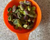 A picture of step 1 of Pistachio halwa.