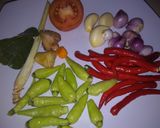 Foto langkah ke 1 dari resep Ikan cuek masak santan kemangi.