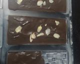 ड्रायफूट लोडेड चॉकलेट (dry fruit loaded chocolate recipe in marathi) रेसिपी स्टेप 5 फोटो 