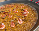 Foto del paso 6 de la receta: Arroz con sepia, atún y gambitas