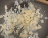 A picture of step 1 of Chicken and mushroom pie.