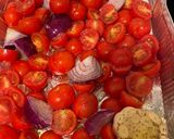 Foto del passaggio 2 della ricetta Roast tomato soup 🍅🧄🧅